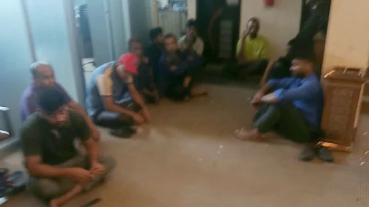 রাজধানীতে বারে অভিযান, বিপুল মদ জব্দ