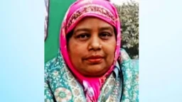 লালমনিরহাটে ফ্যামিলি কার্ড দেওয়ার নামে টাকা দাবি, মহিলা দল নেত্রী বহিষ্কার