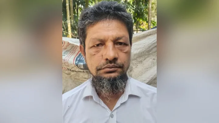 গাছের ডাল ছাঁটাইয়ের সময় ৩০ ফুট ওপর থেকে পড়ে শ্রমিকের মৃত্যু