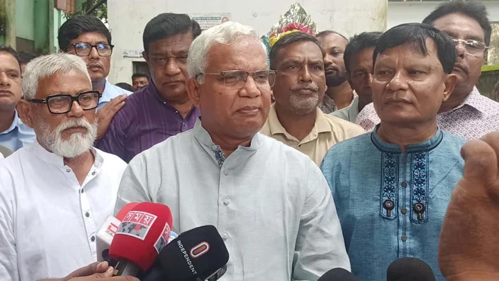 ‘সৎ সাহস থাকলে পালিয়ে না থেকে দেশে এসে আইনের মুখোমুখি হন’