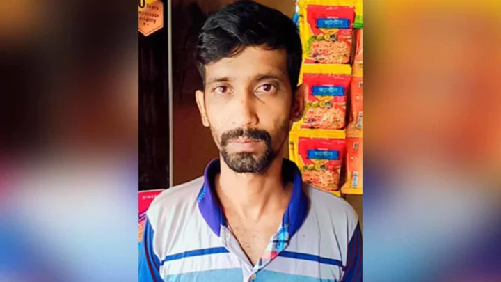 টাকা ভাঙতি না পেয়ে দোকানে পেট্রোলবোমা, এরপর কুপিয়ে হত্যা