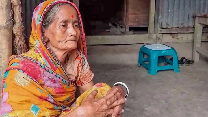 সন্তানরা খোঁজ নেয় না, অসুস্থ স্বামীকে নিয়ে অবলার জীবনযুদ্ধ