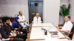 প্রধানমন্ত্রীর কাছে আবরার ফাহাদের নামে সেতু ও হল চাইল পরিবার