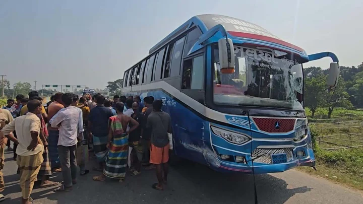 মানিকগঞ্জে বাস-ইজিবাইক সংঘর্ষে নিহত ২