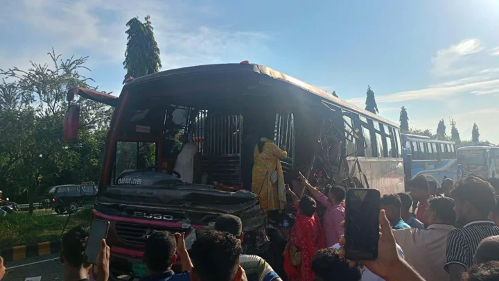 শরীয়তপুরে দুই বাসের সংঘর্ষে সুপারভাইজার নিহত, আহত ৭