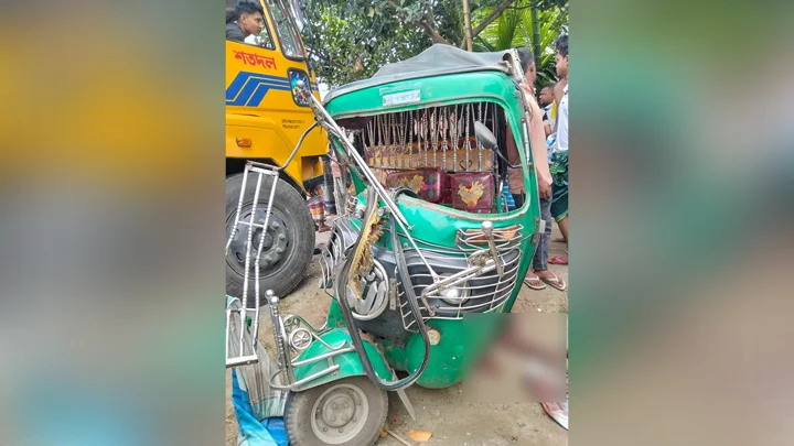 ত্রিশালে ট্রাক-অটোরিকশা সংঘর্ষে নিহত ২