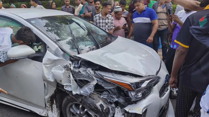 রাবি শিক্ষার্থীর গাড়িচাপায় প্রাণ গেল রিকশাচালকের