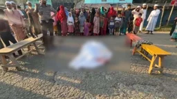 লক্ষ্মীপুরে সড়কে লাশ রেখে বিক্ষুব্ধ জনতার অবরোধ