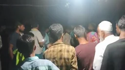 ৩০০ ফিটে মোটরসাইকেল-ট্রাক মুখোমুখি সংঘর্ষ, দুই বন্ধু নিহত