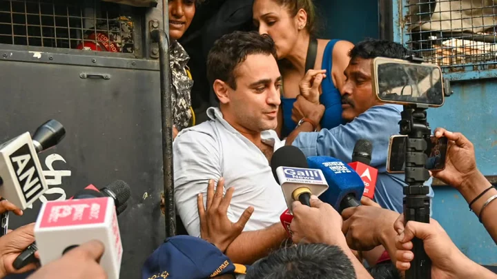 আমির খানের ভাগ্নে ইমরান খানকে ভারত ছাড়ার নোটিশ
