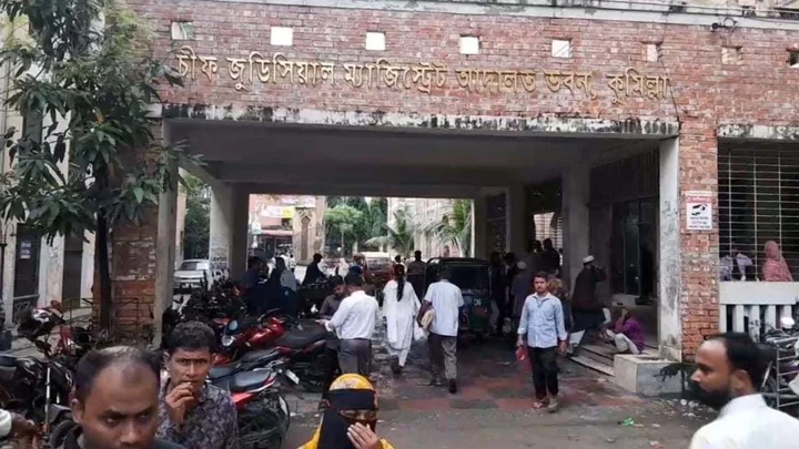 আদালত প্রাঙ্গণে আ.লীগের পক্ষে স্লোগান, ১০ আইনজীবীর বিরুদ্ধে মামলা