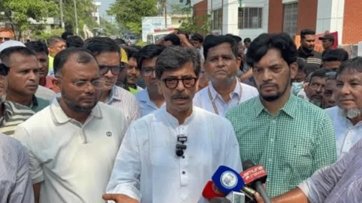 দেশের প্রতিটি জায়গায় পরিচ্ছন্নতা অভিযান চালাবে সরকার: কৃষিমন্ত্রী