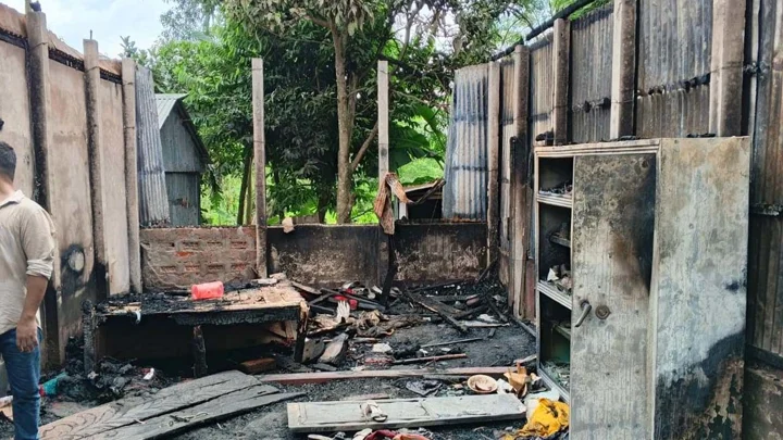 মাদকের টাকার জন্য মা-বোনকে পিটিয়ে ঘরে আগুন