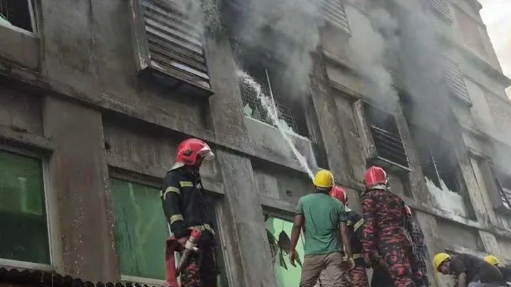 ৩ ঘণ্টার চেষ্টায় গাজীপুরে পোশাক কারখানার আগুন নিয়ন্ত্রণে