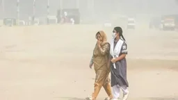 বায়ুদূষণে শীর্ষে লাহোর, ঢাকার অবস্থান কত