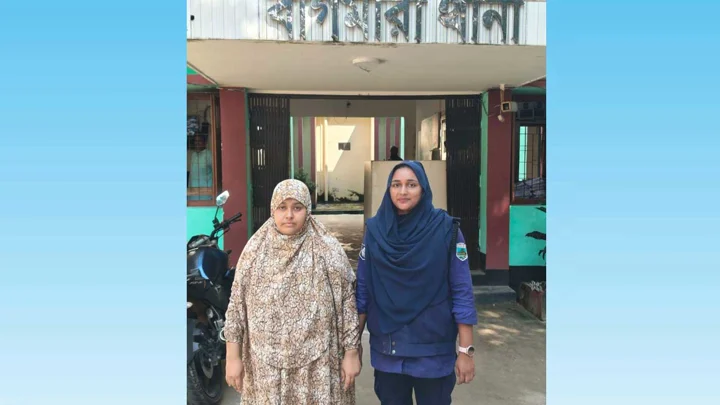 ‘একটি কিনলে একটি ফ্রি’ অফার দেওয়া সেই পরিচালক গ্রেপ্তার