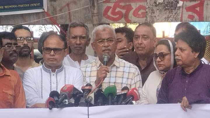 বিএনপির বিরোধিতা করতে গিয়ে জনগণ থেকে বিচ্ছিন্ন হবেন না