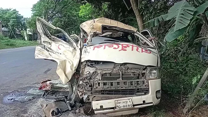 রোগী রেখে ফেরার পথে প্রাণ গেল অ্যাম্বুলেন্স চালকের