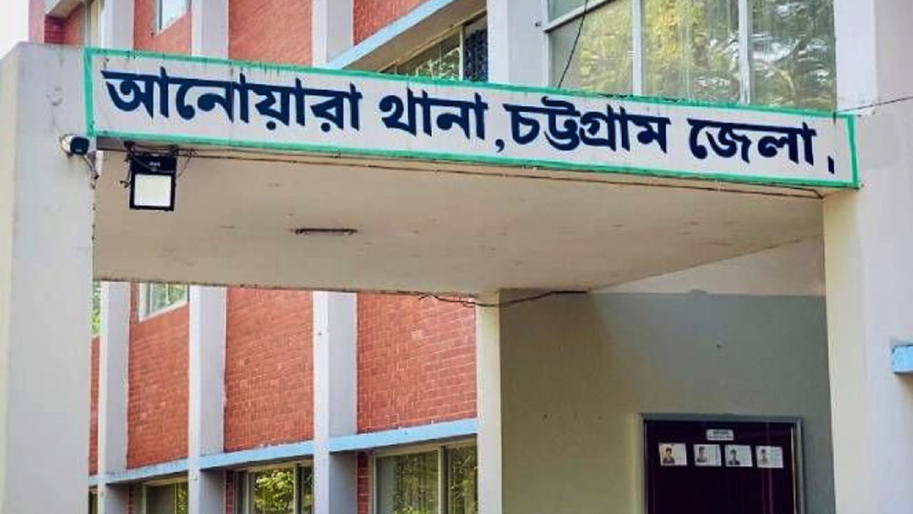 আনোয়ারায় ছুরিকাঘাতে মা-বাবা খুন, অভিযুক্ত ছেলে আটক