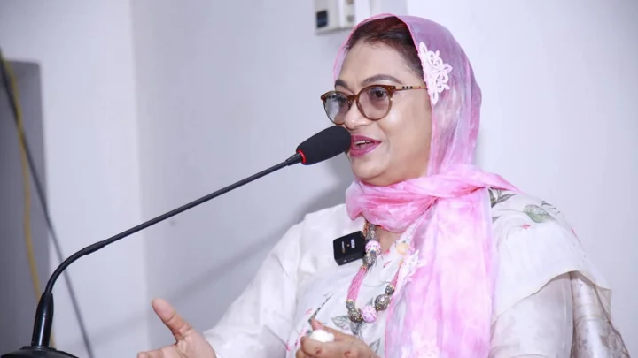 মেয়াদের মাঝপথেই এমপির স্ত্রীকে সভাপতি করে কমিটি পরিবর্তন