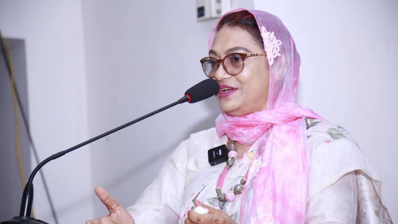 মেয়াদের মাঝপথেই এমপি স্ত্রীকে সভাপতি করে কমিটি পরিবর্তন