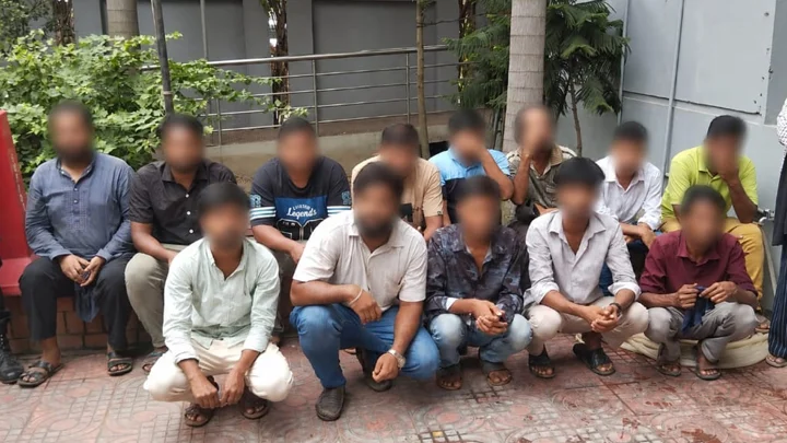 উত্তরা পাসপোর্ট অফিস থেকে ১৩ দালাল আটক, কারাদণ্ড