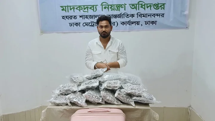 শাহজালালে ১১ কেজি গাঁজাসহ ভারতীয় নাগরিক গ্রেপ্তার