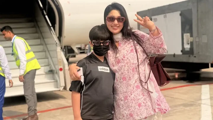 ছেলেকে নিয়ে কক্সবাজারে অপু বিশ্বাস