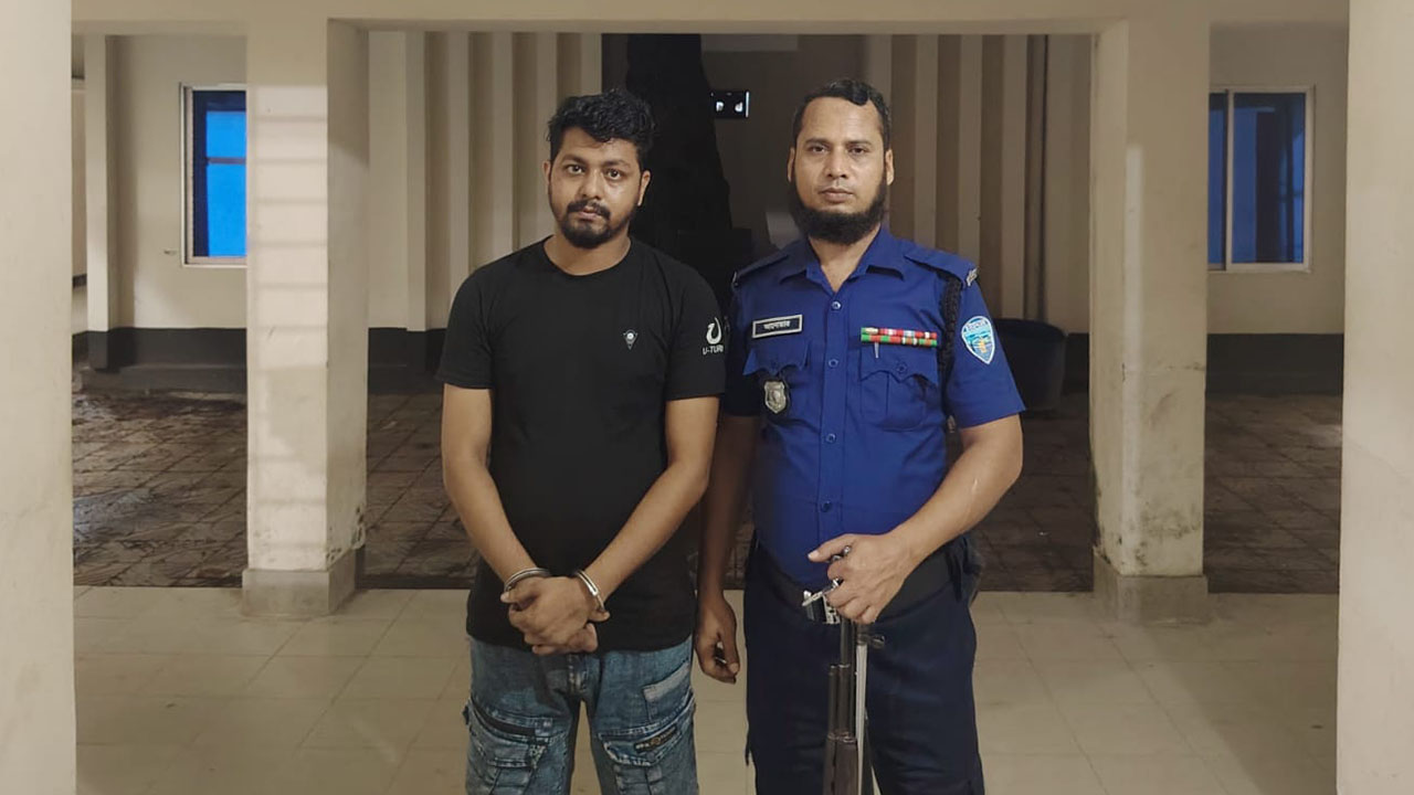চুরি হওয়া মিনি ট্রাক উদ্ধার, চোর চক্রের সদস্য গ্রেপ্তার
