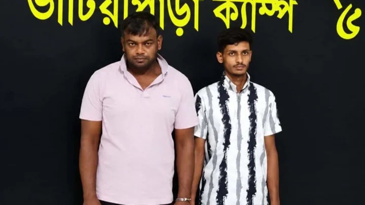 পুলিশকে পিটিয়ে হাতকড়া পরা আসামি ছিনতাই, দুই ভাই গ্রেপ্তার