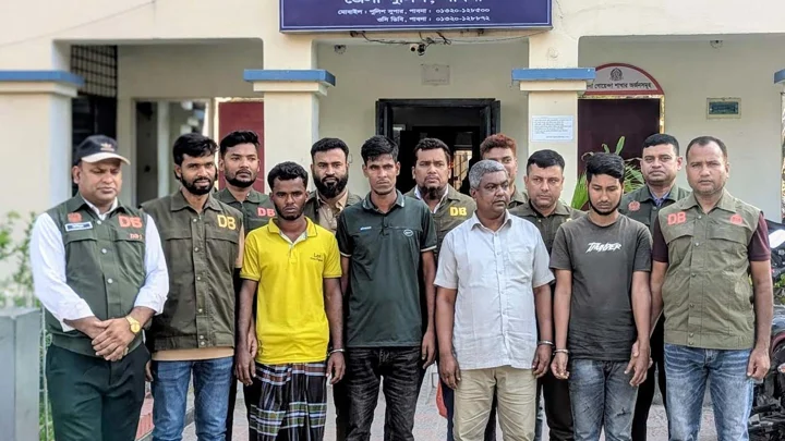 পাবনায় যুবদল নেতাসহ চার অস্ত্র ব্যবসায়ী গ্রেপ্তার