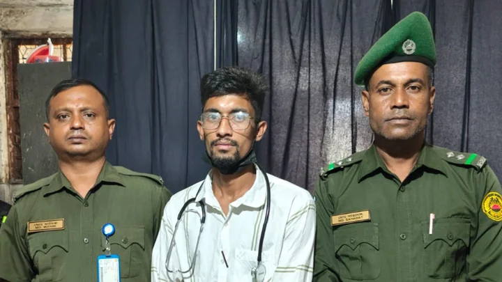 ঢামেকের জরুরি বিভাগ থেকে ভুয়া চিকিৎসক আটক