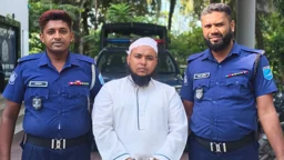 মাদ্রাসাছাত্রকে বলাৎকারের অভিযোগে প্রধান শিক্ষক গ্রেপ্তার