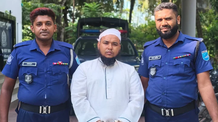 মাদ্রাসাছাত্রকে বলাৎকারের অভিযোগে প্রধান শিক্ষক গ্রেপ্তার