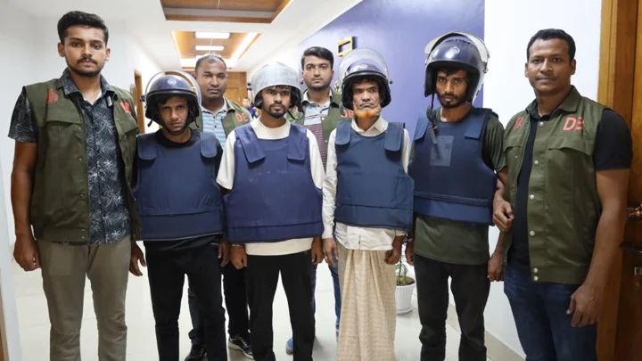 রাউজানে করিম হত্যার রহস্য উন্মোচন, দেশীয় অস্ত্রসহ গ্রেপ্তার ৪