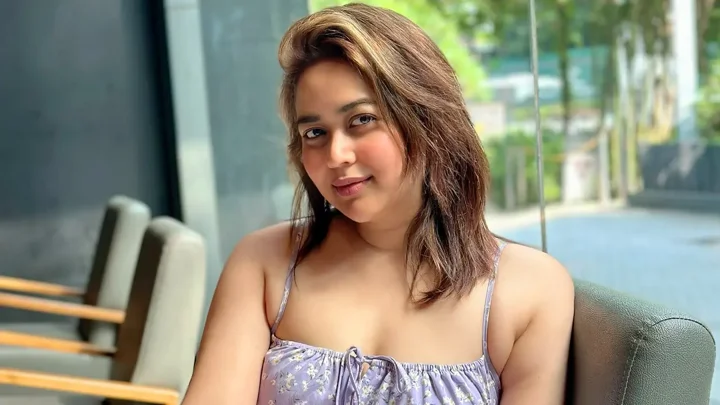 ফুটপাত থেকে কেনাকাটা করেন না ভাবনা