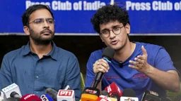 যন্তর মন্তরে আর বিক্ষোভের ডাক দেব না, আদালতে দুই ‘ককরোচ’ নেতা