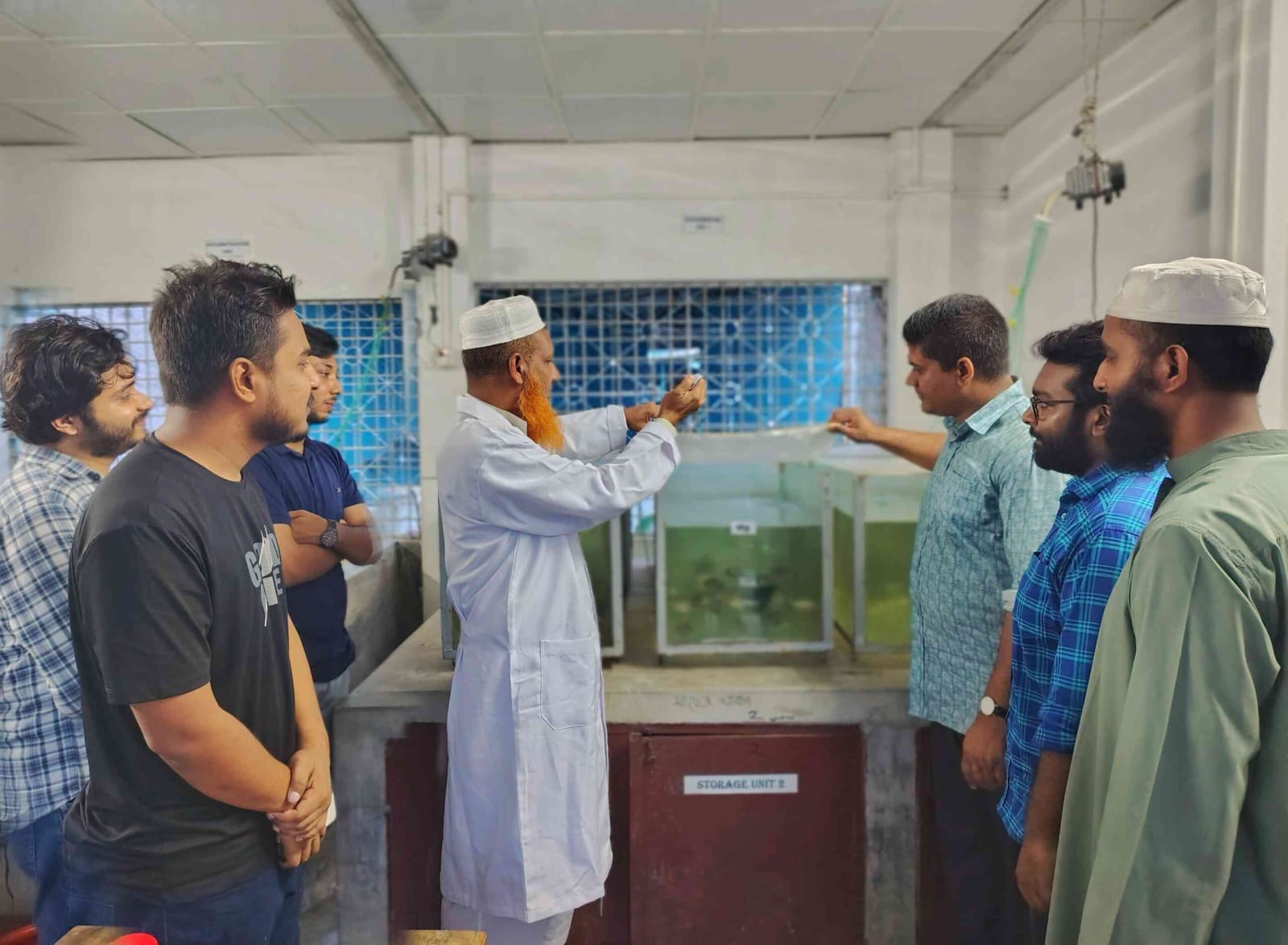বাংলাদেশ কৃষি বিশ্ববিদ্যালয়ের ফিশারিজ ম্যানেজমেন্ট বিভাগের গবেষণায় মাইক্রোপ্লাস্টিক শনাক্ত হয়েছে। ছবি : এশিয়া পোস্ট