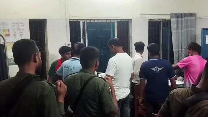 পাওনা ৪৫ টাকা চাওয়াকে কেন্দ্র করে সংঘর্ষ, আহত ১০