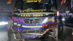 টাঙ্গাইলে বাস-ট্রাকের মুখোমুখি সংঘর্ষে নিহত ৩