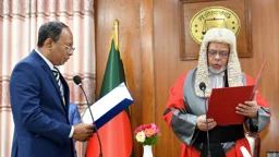 শপথ নিলেন পিএসসির নতুন চেয়ারম্যান নাজমুজ্জামান ভূঁইয়া
