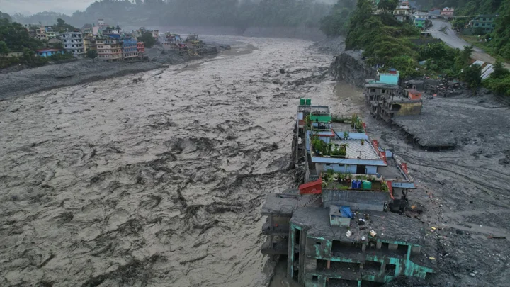 নিহত বেড়ে ৯৫৫, টানেলে আটকা ৯ শতাধিক শ্রমিক