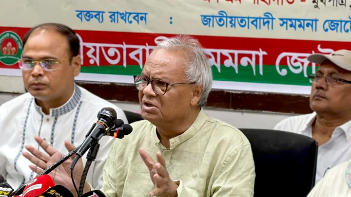 জ্বালানি সংকটের মধ্যে সাড়ে ৪০০ গাড়ির লংমার্চ নিয়ে রিজভীর প্রশ্ন