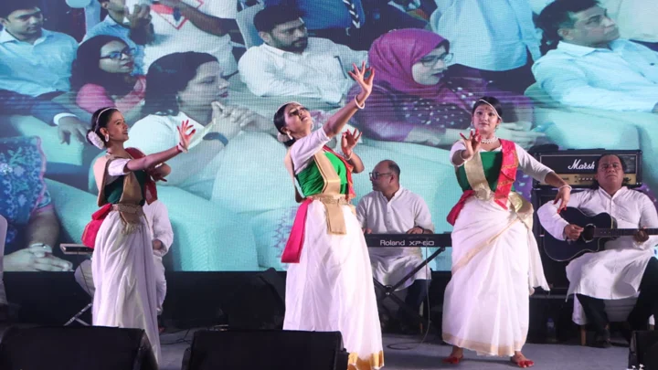 বাহাদুর শাহ্ পার্কে নজরুল বর্ষের বর্ণাঢ্য সাংস্কৃতিক অনুষ্ঠান