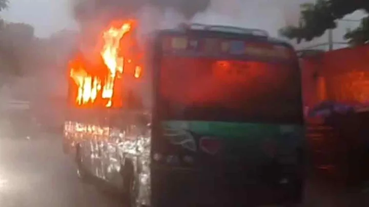 পল্লবীতে পার্কিংয়ে থাকা বাসে আগুন