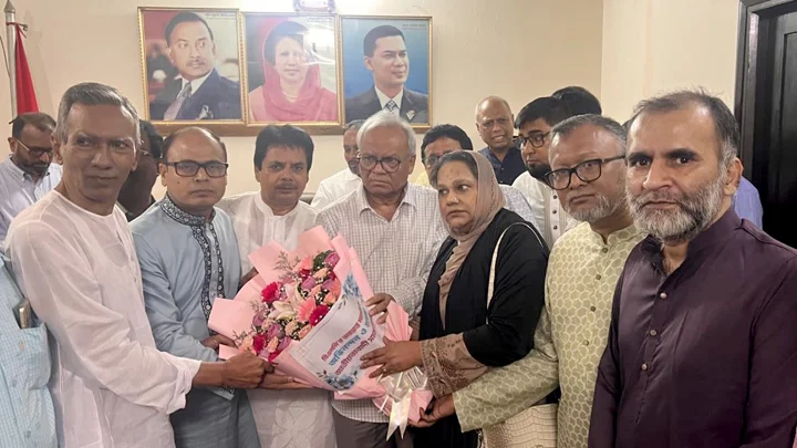 বিএনপির ভারপ্রাপ্ত মহাসচিবকে জাতীয়তাবাদী সমমনা জোটের ফুলেল শুভেচ্ছা