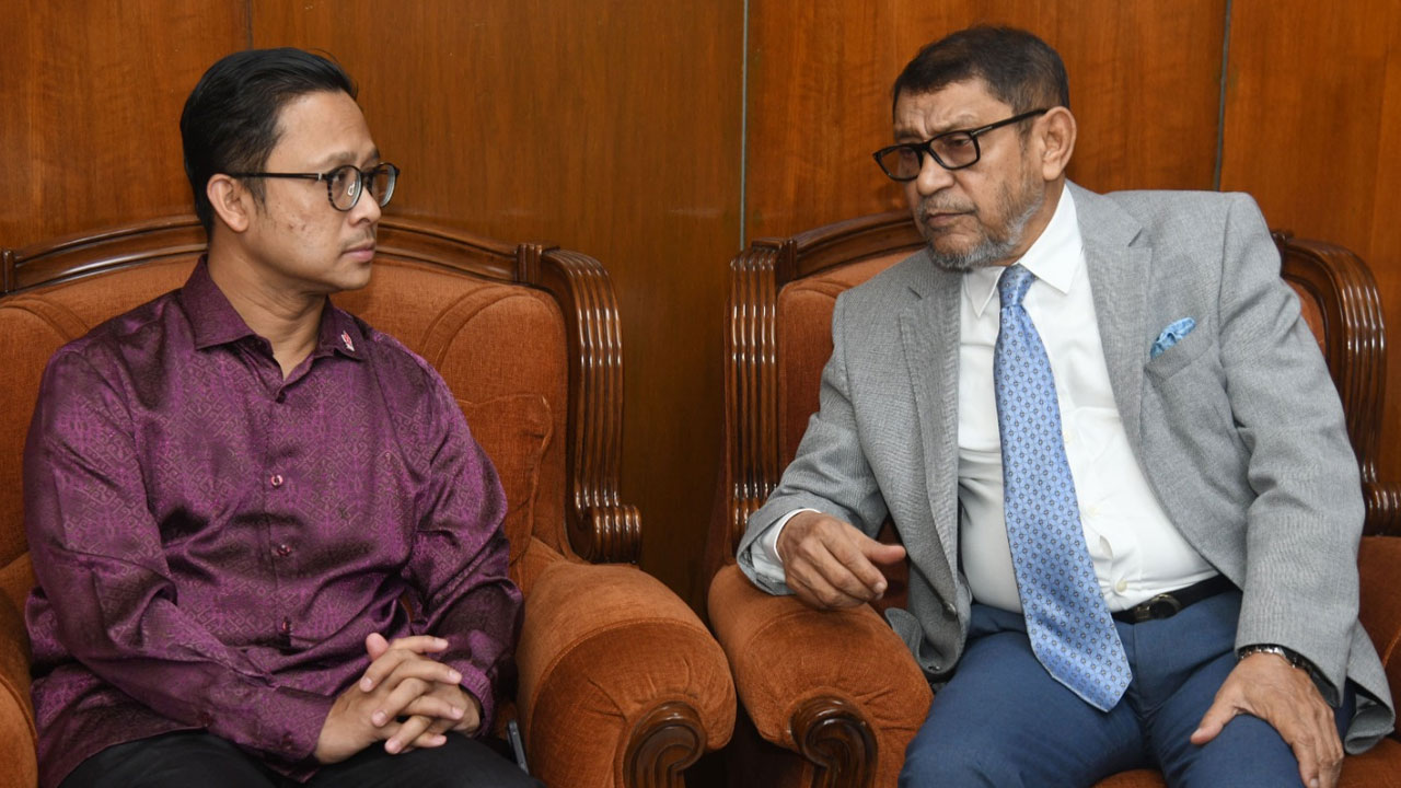 চিকিৎসকদের মালয়েশিয়ায় লিভার-কিডনি প্রতিস্থাপনের প্রশিক্ষণ চান স্বাস্থ্যমন্ত্রী