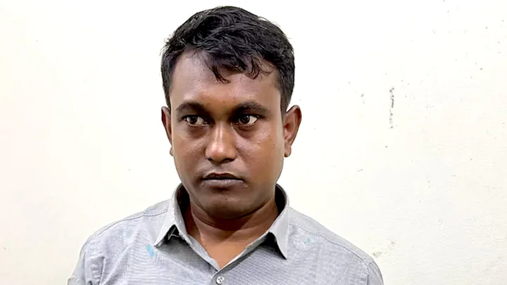প্রক্সিতে পার লিখিত-মৌখিক, চাকরিতে যোগ দিতে এসে ধরা প্রার্থী