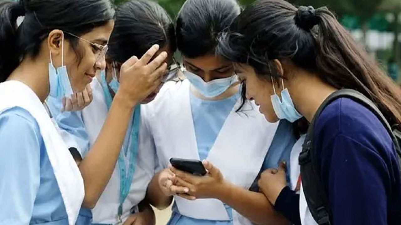 এসএসসির ফল অনলাইনে দেখবেন যেভাবে