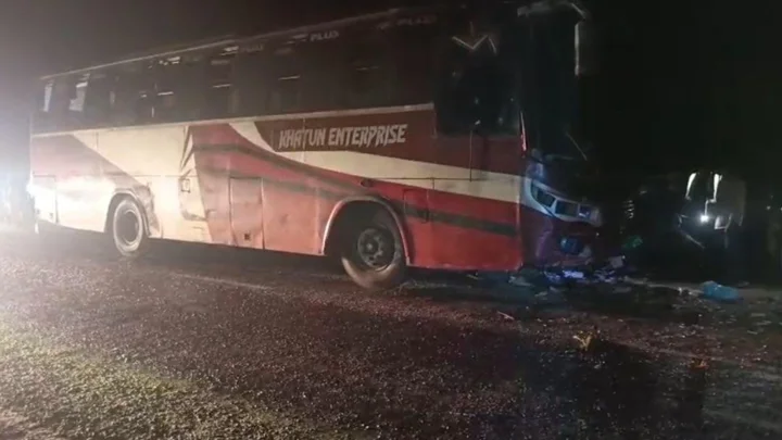 মধুখালীতে বাস-ট্রাক সংঘর্ষে সুপারভাইজার নিহত, আহত ২০